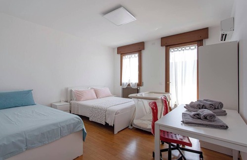 Legnaro House | Homerez - Villa Legnaro w/Pool.