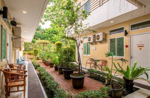 Sukaraja House | Homestay Helinium
