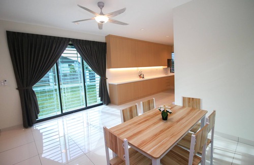 Tebrau House | Homestay in Luxury JB near Austin Tebrau
