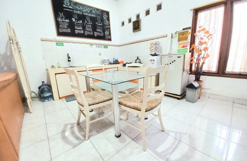 Mlati Villa | Homestay Jogja dekat Taman Pelangi by Simply Homy