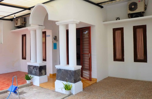 Mlati Villa | Homestay Jogja dekat Taman Pelangi by Simply Homy