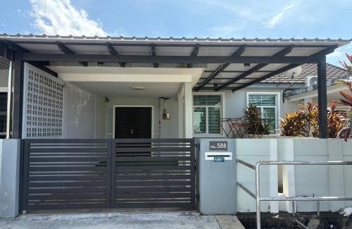 Kampung Tok Rasul House | HoMestaY Kulim Seri Rambai
