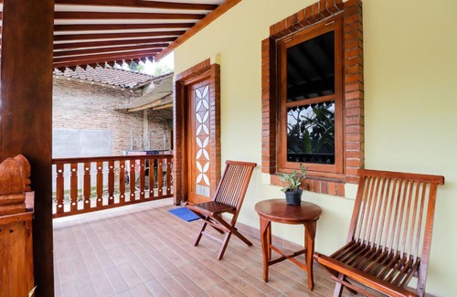 Borobudur Hotel | Homestay Nike Bed