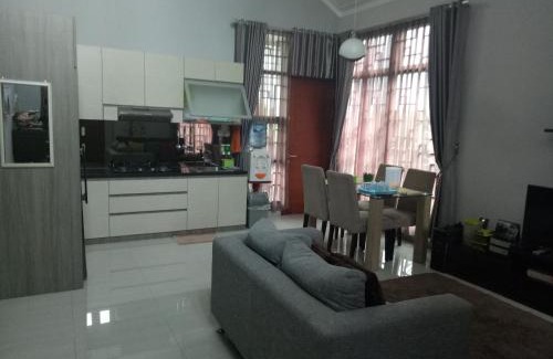 Cileunyi House | Homestay Syariah Cileunyi, Bandung Timur