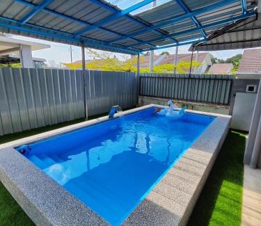 Temerloh House | Homestay Temerloh with Private Pool Near Hospital 4 Bedroom 4 Aircond 10pax Free Wi-Fi Netflix