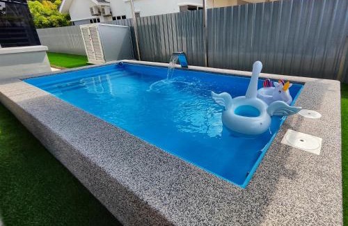 Temerloh House | Homestay Temerloh with Private Pool Near Hospital 4 Bedroom 4 Aircond 10pax Free Wi-Fi Netflix