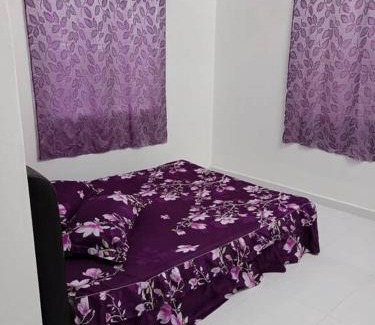 Kampung Bintong House | Homestay Usrati 17J (untuk muslims sahaja)