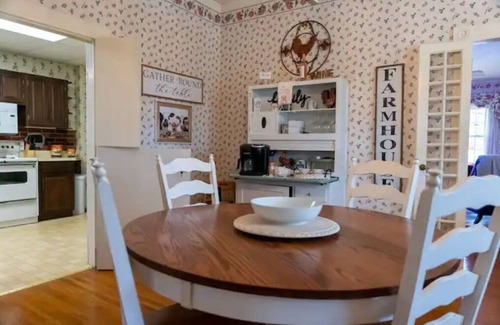 Ansted House | Homestead Estate- New Listing!