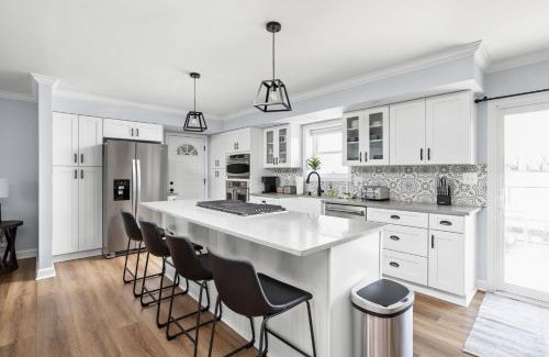 Greenwood House | Hometown Hideaway - 4br25ba, Pool, Game Room