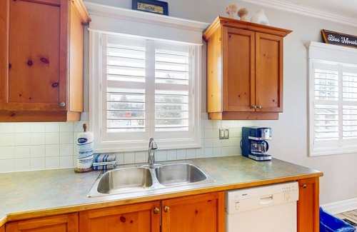 The Blue Mountains House | Homey retreat w/shared pool - near golf and Blue Mountain Village