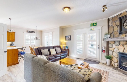 The Blue Mountains House | Homey retreat w/shared pool - near golf and Blue Mountain Village