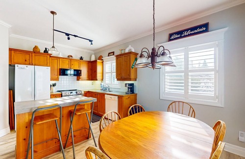 The Blue Mountains House | Homey retreat w/shared pool - near golf and Blue Mountain Village