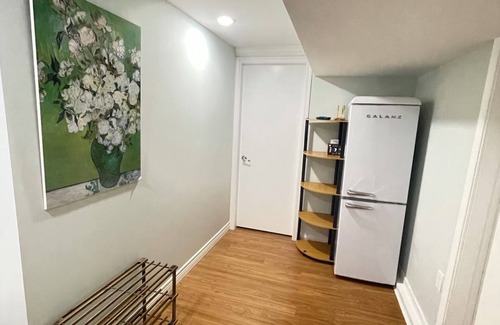 Arbutus Ridge House | Homey room located at Arbutus, Vancouver West. Quiet and comfortable .