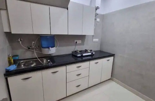 Sainik Farm Condo | Homlee Pentagon Basement Apartment in saket