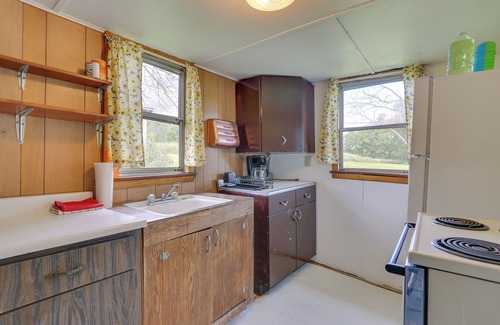 White Mills Cabin | Honesdale Cabin on 110-Acre Farm: Pets Welcome!