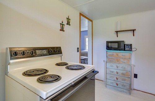 White Mills Cabin | Honesdale Cabin on 110-Acre Farm: Pets Welcome!
