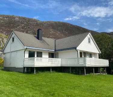 Stadlandet House | Honey bay cottage