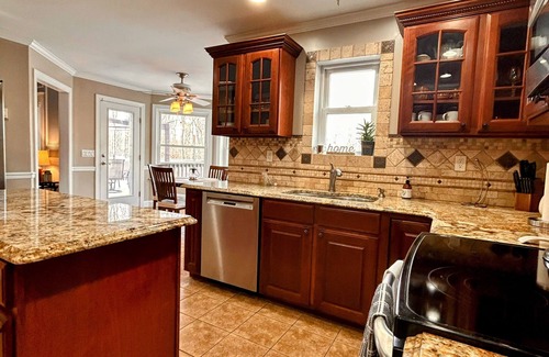 Ashfield House | Honey Oak Manor, Charming 4-bedroom house with WiFi, AC in lovely Jim Thorpe