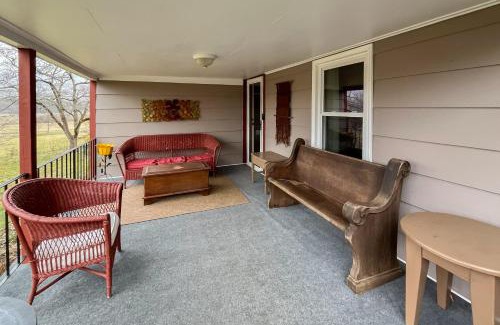 Horse Shoe House | Honeybee Hideout