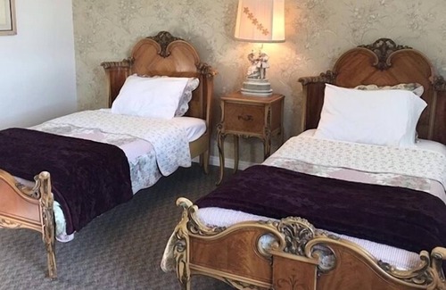 Onanole Bed & Breakfast | Honeycomb Bed & Breakfast