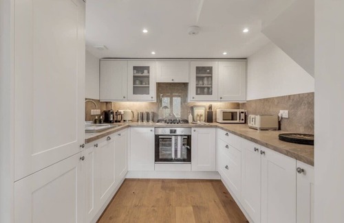 Chipping Campden House | Honeysuckle Cottage - Hot Tub Packages Available