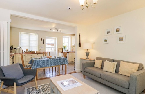 Longborough Cottage | HONEYSUCKLE COTTAGE, family friendly, with open fire in Longborough