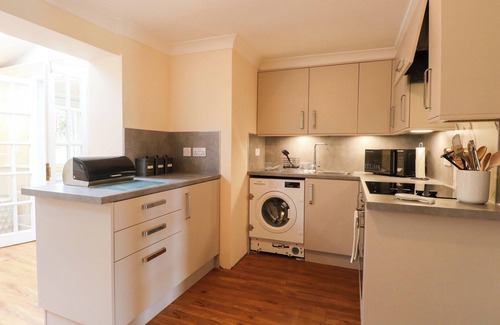 Swaffham Cottage | HONEYSUCKLE COTTAGE, pet friendly, with open fire in Swaffham