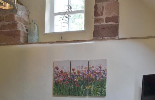 Middle Mayfield House | Honeysuckle Cottage - Uk4177