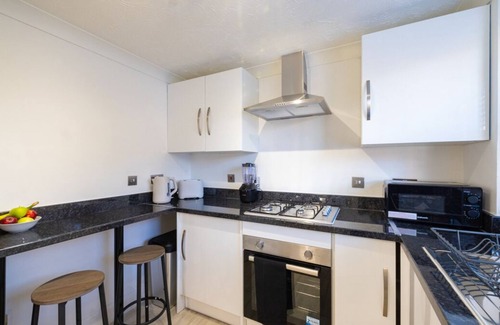 Peterborough House | Honeysuckle Court - Close to City Centre!