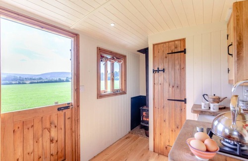 Potto House | Honeysuckle Hut - One Bedroom House, Sleeps 2