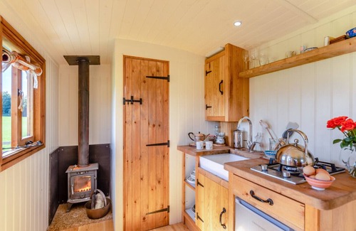 Potto House | Honeysuckle Hut - One Bedroom House, Sleeps 2