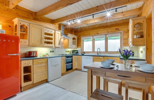 Little Petherick House | Honeywood - Three Bedroom House, Sleeps 6