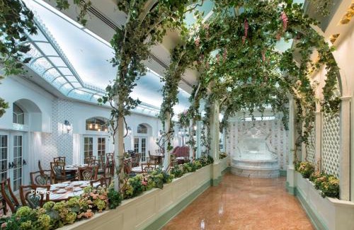 Lantau Hotel | Hong Kong Disneyland Hotel