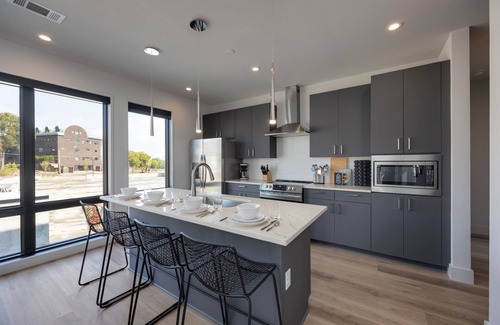 West End House | Honky-Tonk - Odyssey - Heart of Midtown