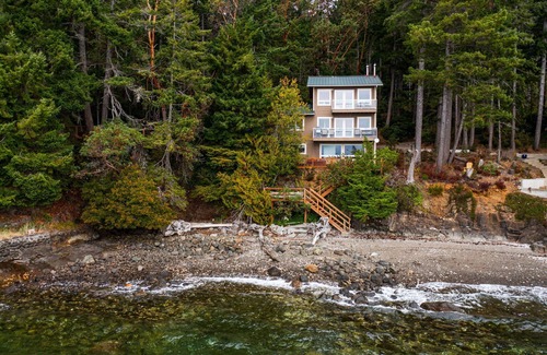 Brinnon House | Hood Canal Modern Waterfront Getaway