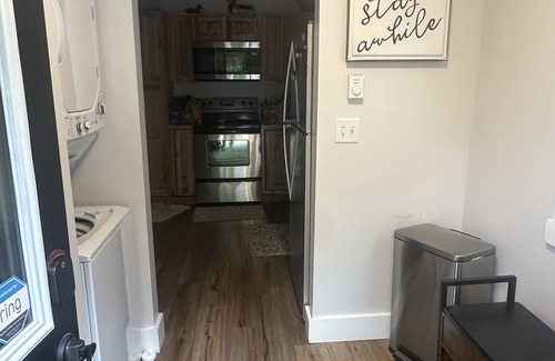 Guttenberg House | Hooks & Honkers Hideout - Cozy 2BR Retreat Near Mississippi River!