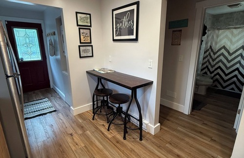 Guttenberg House | Hooks & Honkers Hideout - Cozy 2BR Retreat Near Mississippi River!