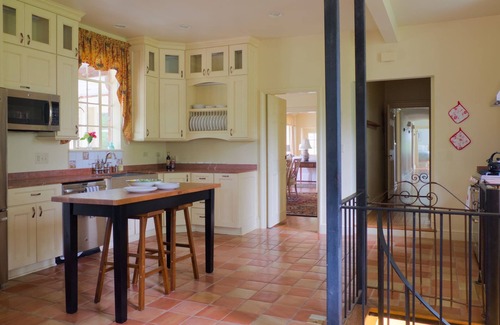 Barracks Rugby House | Hoos` Homestead | 5 Bed, 4.5 Bath