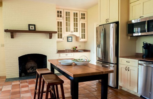 Barracks Rugby House | Hoos` Homestead | 5 Bed, 4.5 Bath