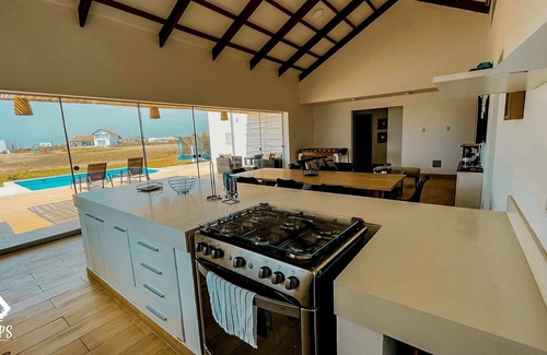 Ica House | HOP COCOA hermosa playa Chincha