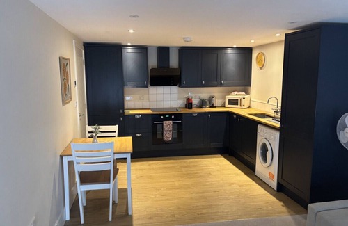 Huntingdon Apartment | Hop Loft, Huntingdon Town, free parking close by