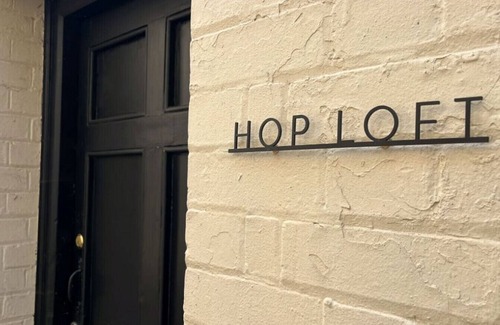 Huntingdon Apartment | Hop Loft, Huntingdon Town, free parking close by