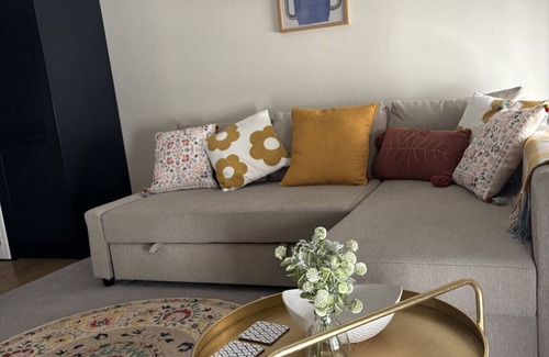 Huntingdon Apartment | Hop Loft, Huntingdon Town, free parking close by