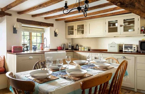 Longborough Cottage | HOPE COTTAGE, family friendly, with open fire in Longborough