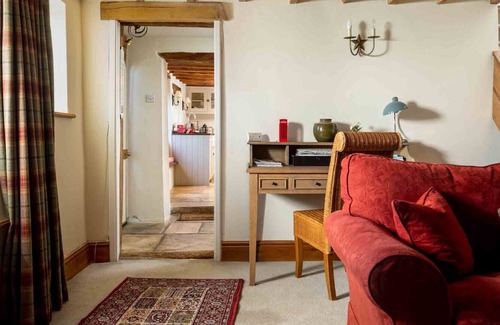 Longborough Cottage | HOPE COTTAGE, family friendly, with open fire in Longborough
