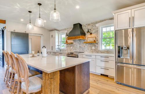 Needham House | Hope Retreat with Furnished Deck Near Parks!