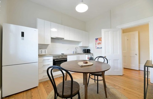 Bathurst Apartment | Hope St Cottage I - Historic Haven, Mountain Views