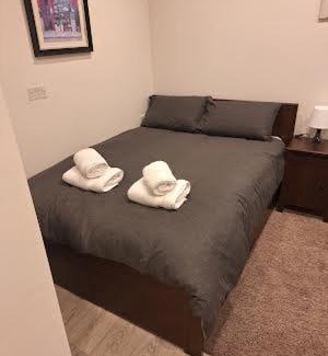 Wexford Apartment | Hopes room
