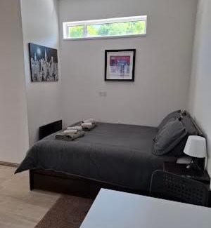 Wexford Apartment | Hopes room