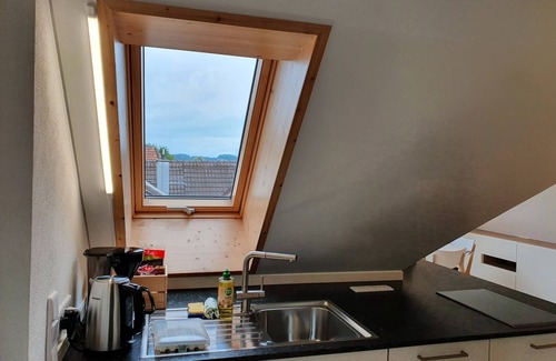 Moos Apartment | höriHaus 1804 - Apartment "Seeblick": Quiet, less than 200m from the lake, restaurants, Edeka